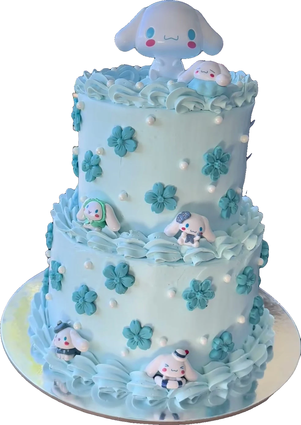 Two-tier Cinnamoroll cake with blue flowers