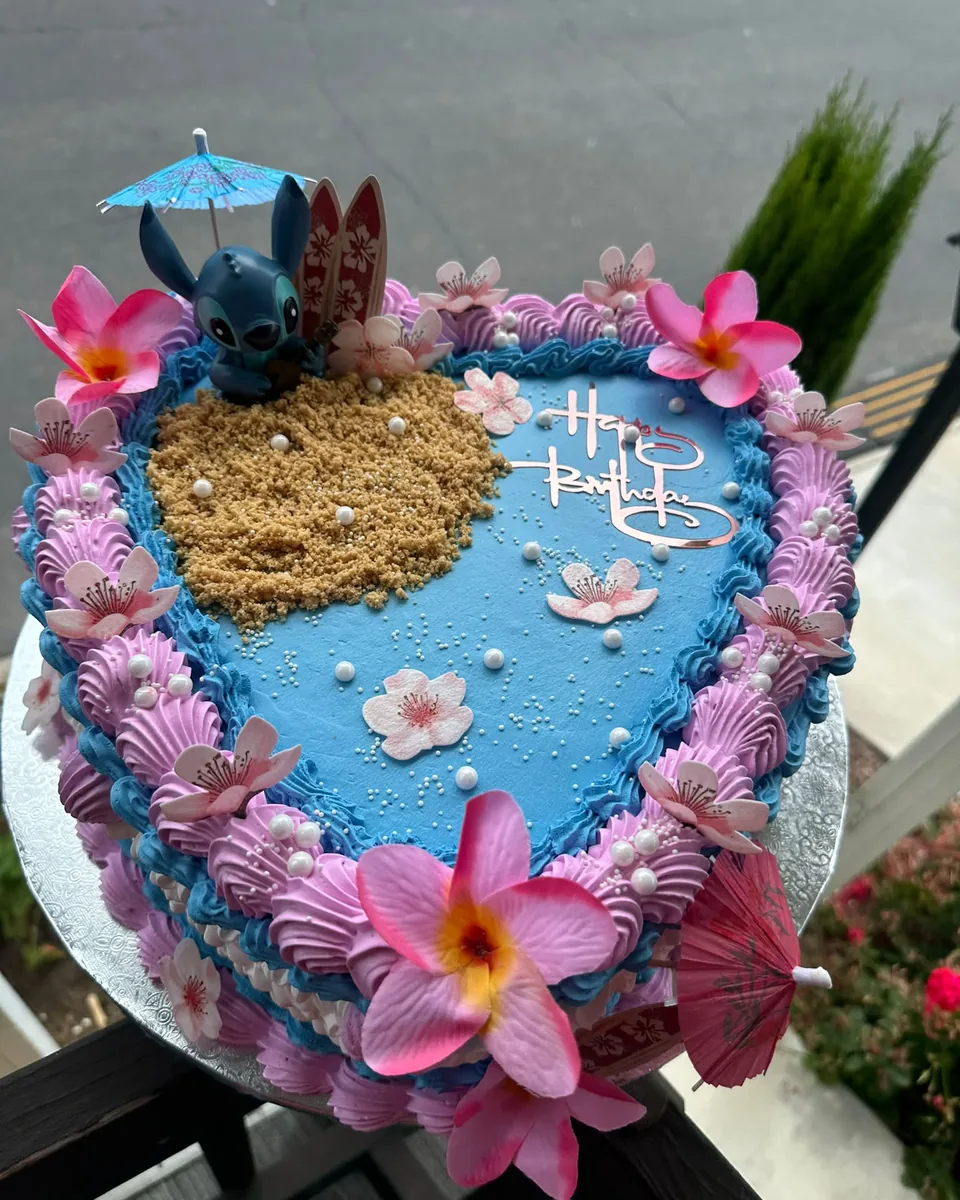 Heart-shaped island theme birthday cake